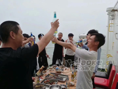 月薪过万招聘船员水手，机工，厨师交社保_4