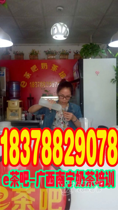 同样是鲜牛奶做的奶茶，卖8元和18元，到底哪个赚的更多？_2