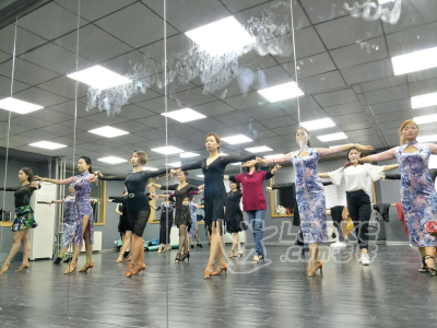 西安成年人国际标准舞教练班培训华翎拉丁舞课程_0
