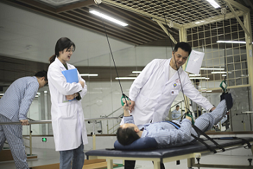 股骨头坏死的康复锻炼_南京哪家医院看股骨头坏死好_0