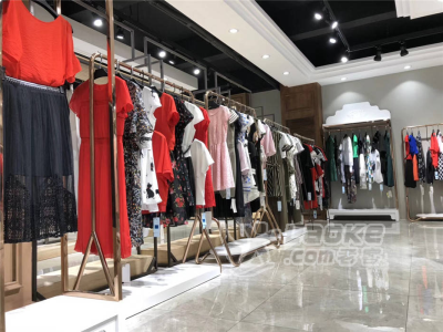 品牌女装折扣店导购服装销售技巧_1