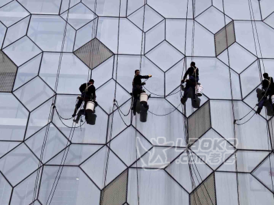 海珠区外墙装排水管高空蜘蛛人拆除广告画修复外墙清洗_2