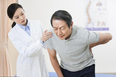 腰间盘突出是什么原因造成的？成都西部腰间盘研究院_0