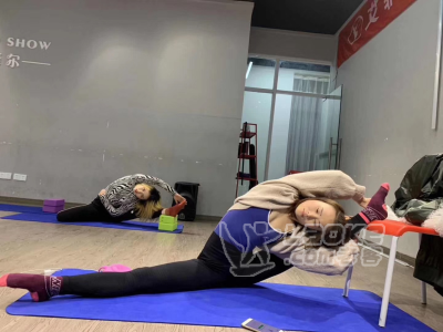 艾菲尔舞蹈包住专业钢管舞教练培训 包就业 包证书学会为止_0
