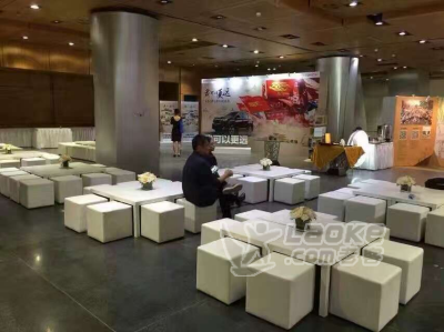 肇庆三人沙发租赁方形沙发凳租借天鹅椅出租_1