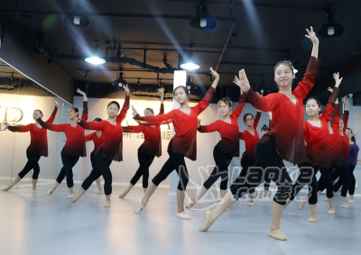 呼和浩特灵子舞蹈专业韩舞MV成品舞培训教学_0