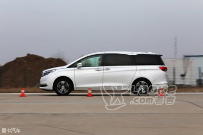 西安汽车服务有限公司专业从事汽车租赁行业十年，提供7-19座，30-39座、47-51座、53-59座豪华空调旅游大巴，中巴、商务车各种车辆，车辆干净整洁，司机_0