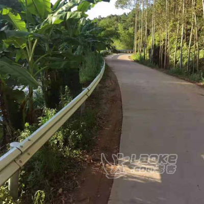 公路分隔带钢护栏价格 台山乡镇道路护栏厂 国标波形护栏板_0